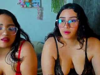 maddie-and-chels... Live Webcam on CamSoda