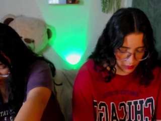 maddie-and-chelsea's CamSoda show and profile