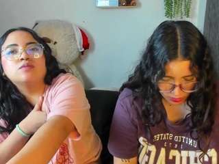 maddie-and-chels... Live Webcam on CamSoda