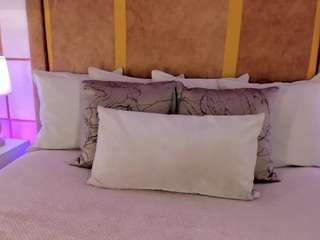 gretavelvet Live Webcam on CamSoda