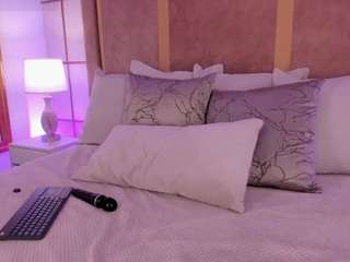 GretaVelvet live cam preview