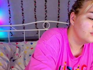 hornycakee's CamSoda show and profile