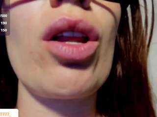 le modèle jessandcriss est en webcam porno dans un show sur le site camsoda, il possède les tags suivants: anal toys,facial piercings,toys,tattoos,smoking,lovense,athletic,green eyes,facial,facesitting,erotic dance,drinking,cum in pussy,creampie,cowgirl,big tits,blonde hair,curvy,hd,milf