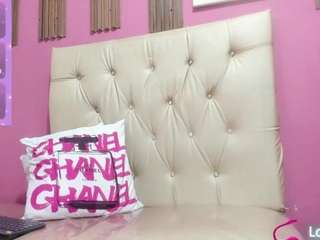 luciaspear's CamSoda show and profile