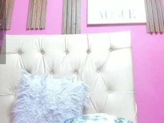 luciaspear Live Webcam on CamSoda