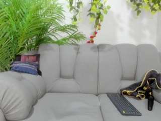 megan-hally live cam profile