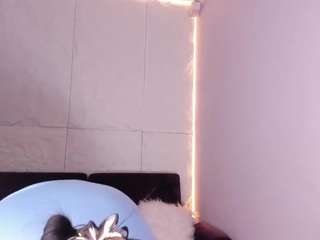  lovelyeyess chat room