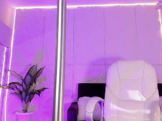 lovelyeyess Live Webcam on CamSoda