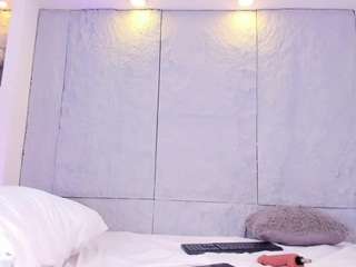 lovelyeyess webcam model