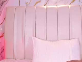 lovelyeyess live webcam show