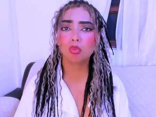 nahomy-ryans