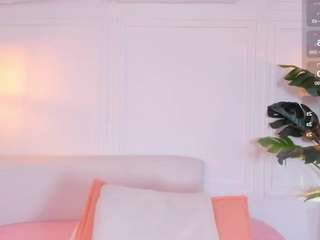 niicolewhitee live cam profile