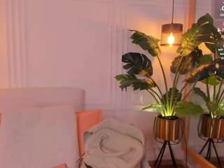 niicolewhitee live cam profile