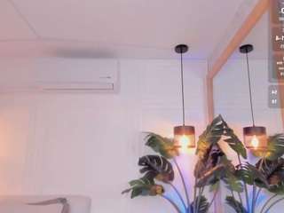 niicolewhitee live cam profile