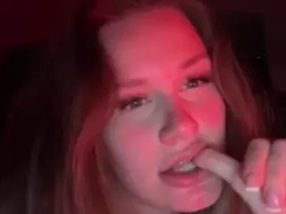 PrettyLittleLolaxx's Live Sex Cam Show
