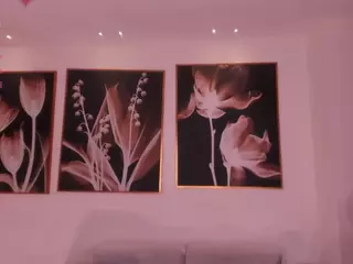 SalomeHills1's Live Sex Cam Show
