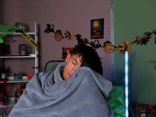 tobi-yours webcam model