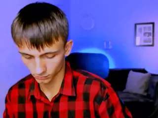 tobi-yours's Live Sex Cam Show
