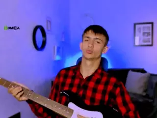 tobi-yours's Live Sex Cam Show