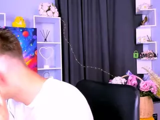tobi-yours's Live Sex Cam Show