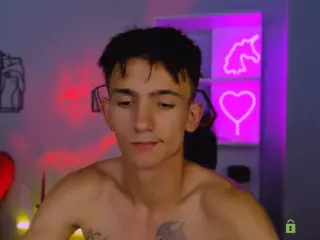 tobi-yours's Live Sex Cam Show