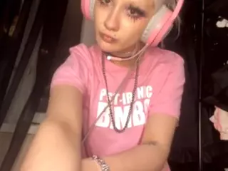 EdithaFort's Live Sex Cam Show