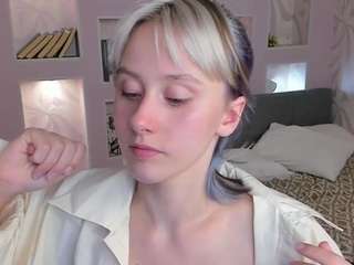 MaeChesser live webcam show