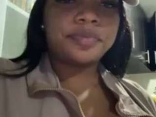 Live webcam model miss-mian on Soda Cams