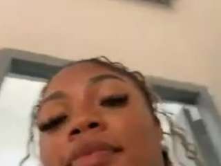 miss-mian's CamSoda show and profile