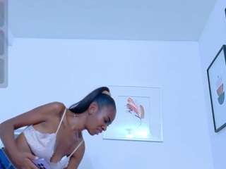 miss-nahomi Live Webcam on CamSoda