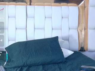 miss-nahomi's CamSoda show and profile