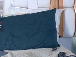 miss-nahomi's CamSoda show and profile