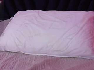 miss-nahomi's CamSoda show and profile