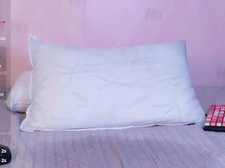 miss-nahomi's CamSoda show and profile