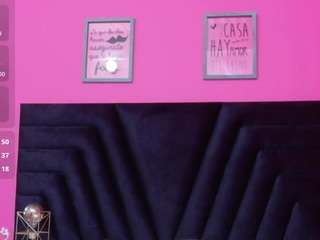 miss-nahomi's CamSoda show and profile