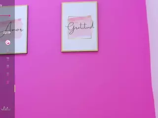 miss-nahomi's Live Sex Cam Show