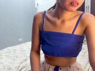 Akemi live webcam show