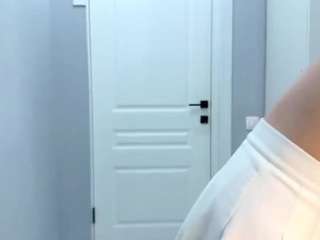 Akemi live webcam show