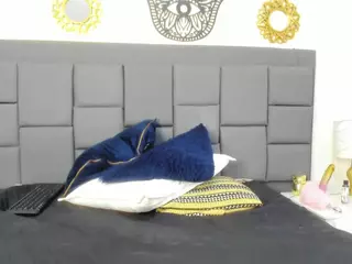 nahomi-bianchi's Live Sex Cam Show