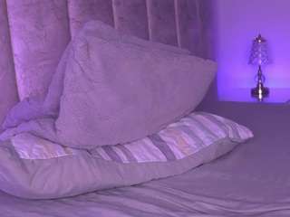 sara-lop's CamSoda show and profile