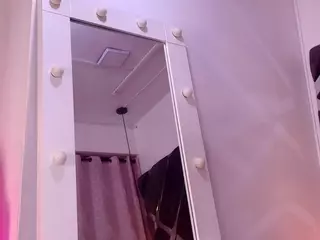 sara-lop's Live Sex Cam Show