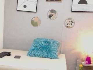 violeta-sweet118's CamSoda show and profile