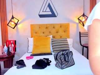 violeta-sweet118 Live Webcam on CamSoda