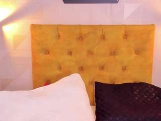 violeta-sweet118's CamSoda show and profile