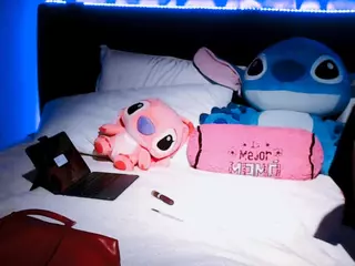 anaisvelvet2025's Live Sex Cam Show
