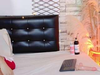 isabella-t Live Webcam on CamSoda