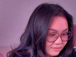 kellywebster's CamSoda show and profile