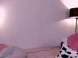le modèle kellywebster est en webcam porno dans un show sur le site camsoda, il possède les tags suivants: ahegao,spank,hairy pussy,lovense,naked,natural,no drinking,pussy,squirt,fingers,strip,striptease,tease,thick,toys,twerk,anal,full nudity,fingering,brown eyes
