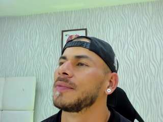 dylanjacobxx's CamSoda show and profile