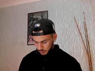 dylanjacobxx's CamSoda show and profile